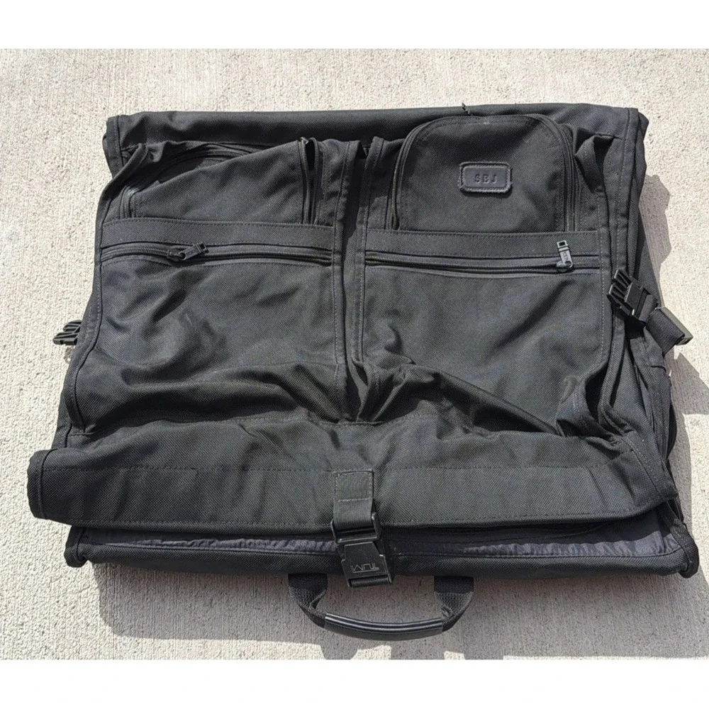 Pre-Owned Tumi Alpha Black Ballistic Nylon Bi-Fold Garment Travel Bag